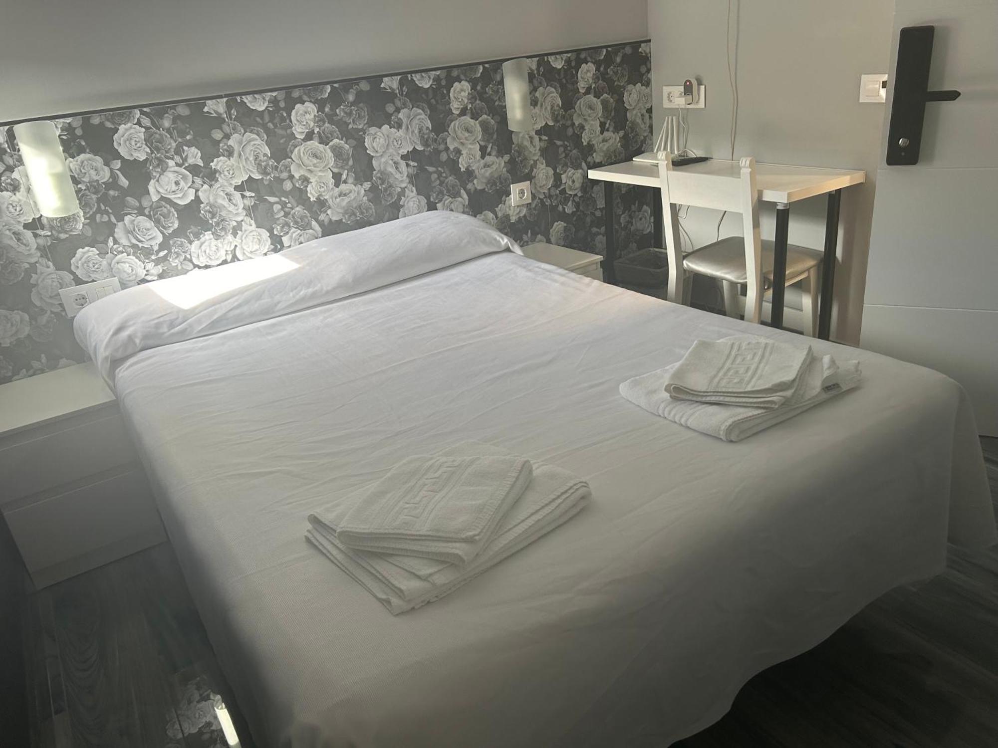 Casa Julian-Inn Madrid Buitenkant foto